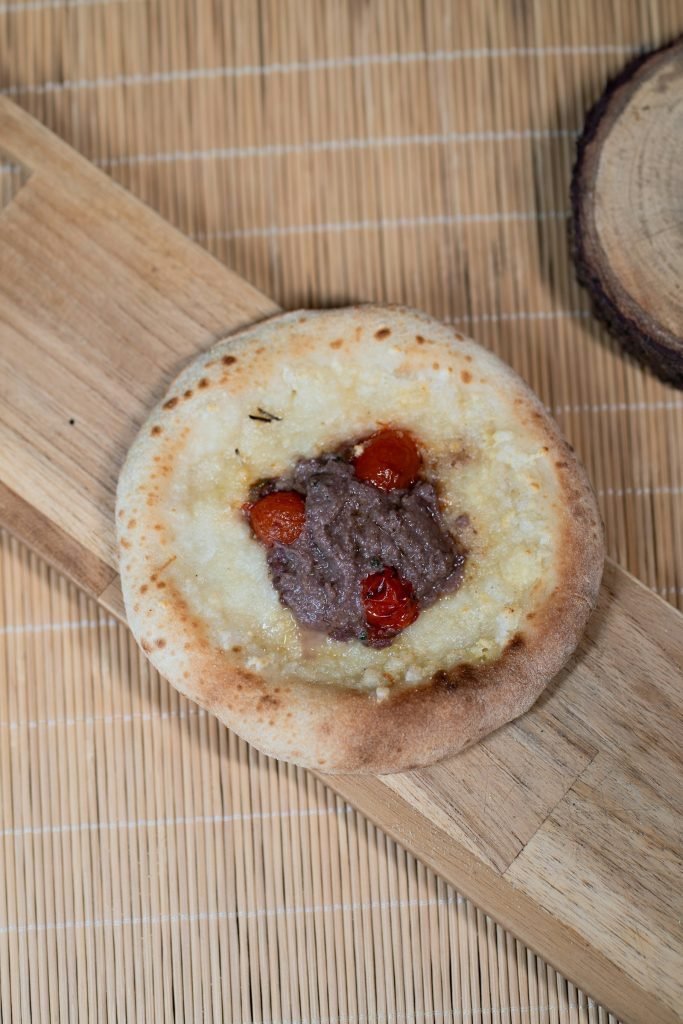 A small pizza topped with tomatoes