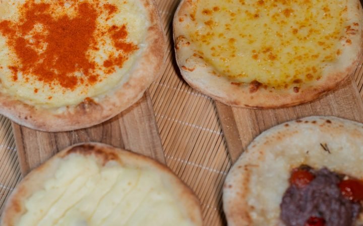 Build-Your-Own Mini Veggie Pizzas
